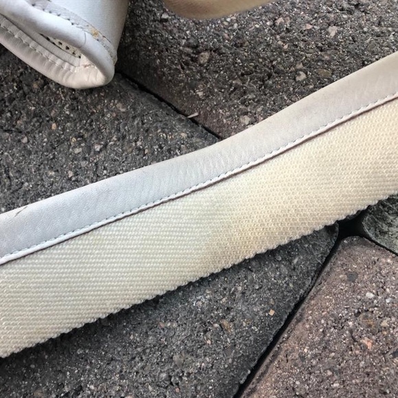 White Leather and Gold Hardware Shoulder Purse - Picture 9 of 13